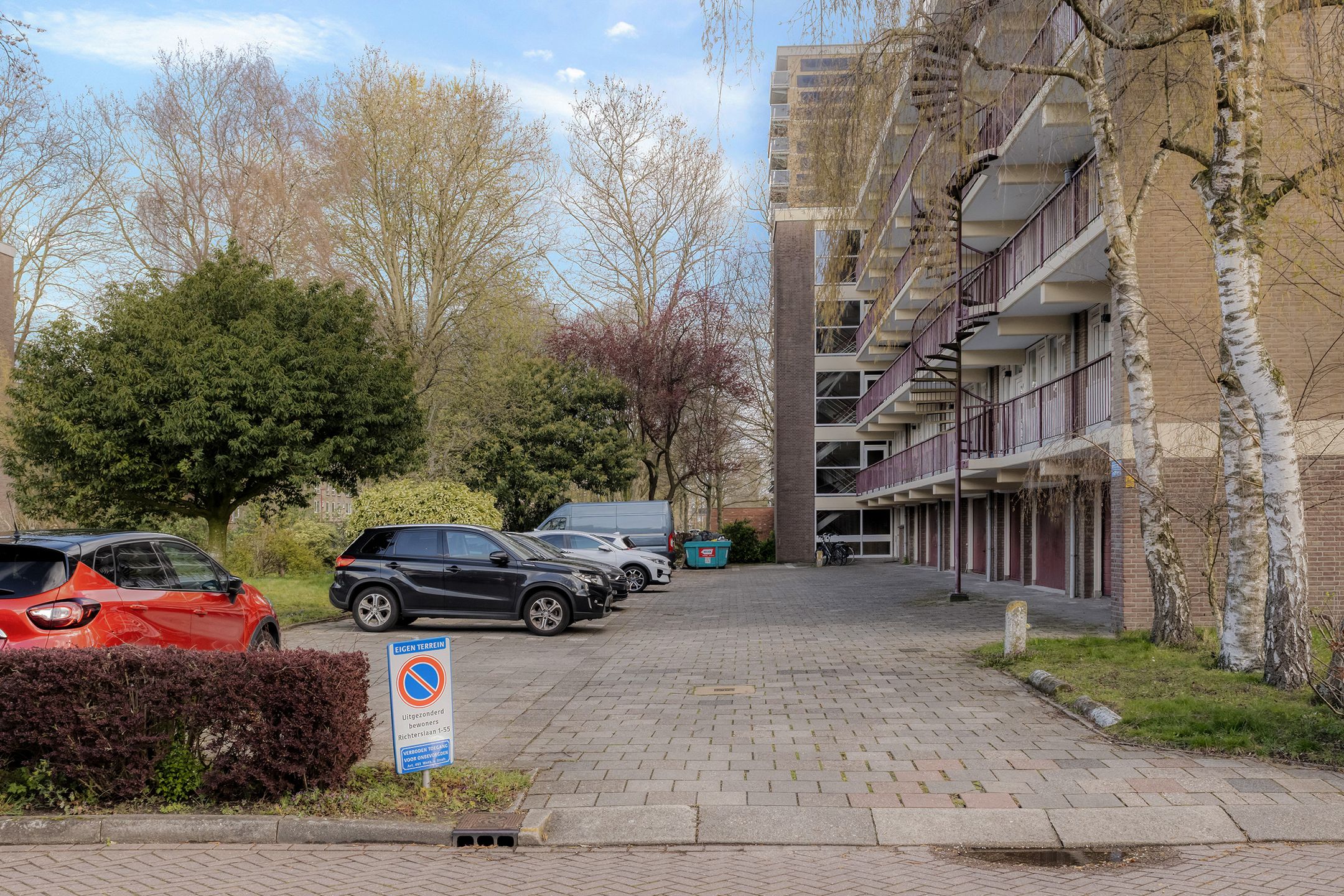 Spacious 4-Room Apartment with Balcony and Free View — 30