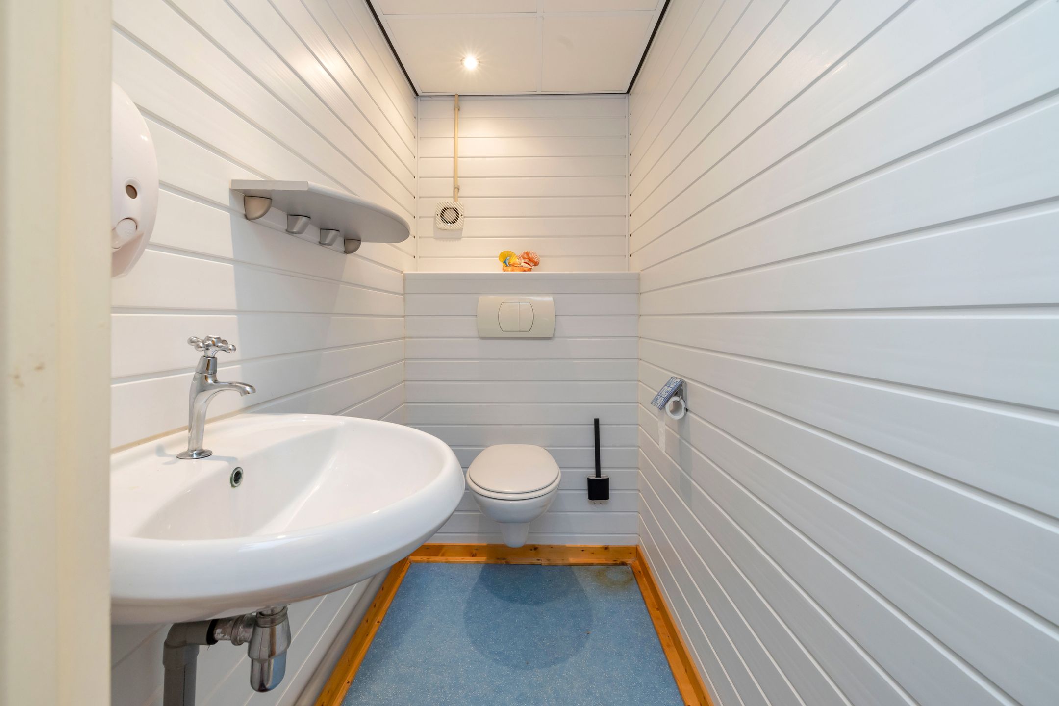 Vrijstaand wonen met aanbouw, royale schuur en verrassend diepe tuin — 36