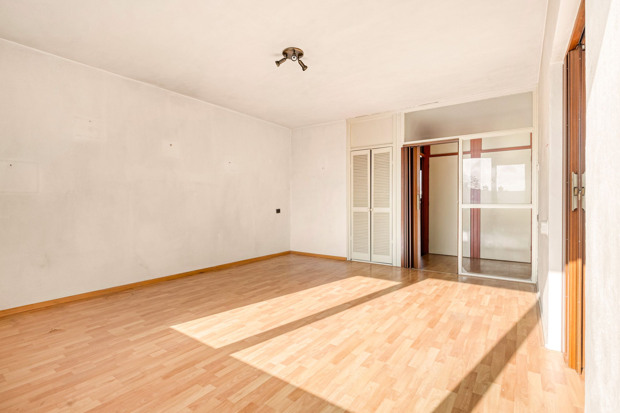 Spacious 4-Room Apartment with Balcony and Free View — 15