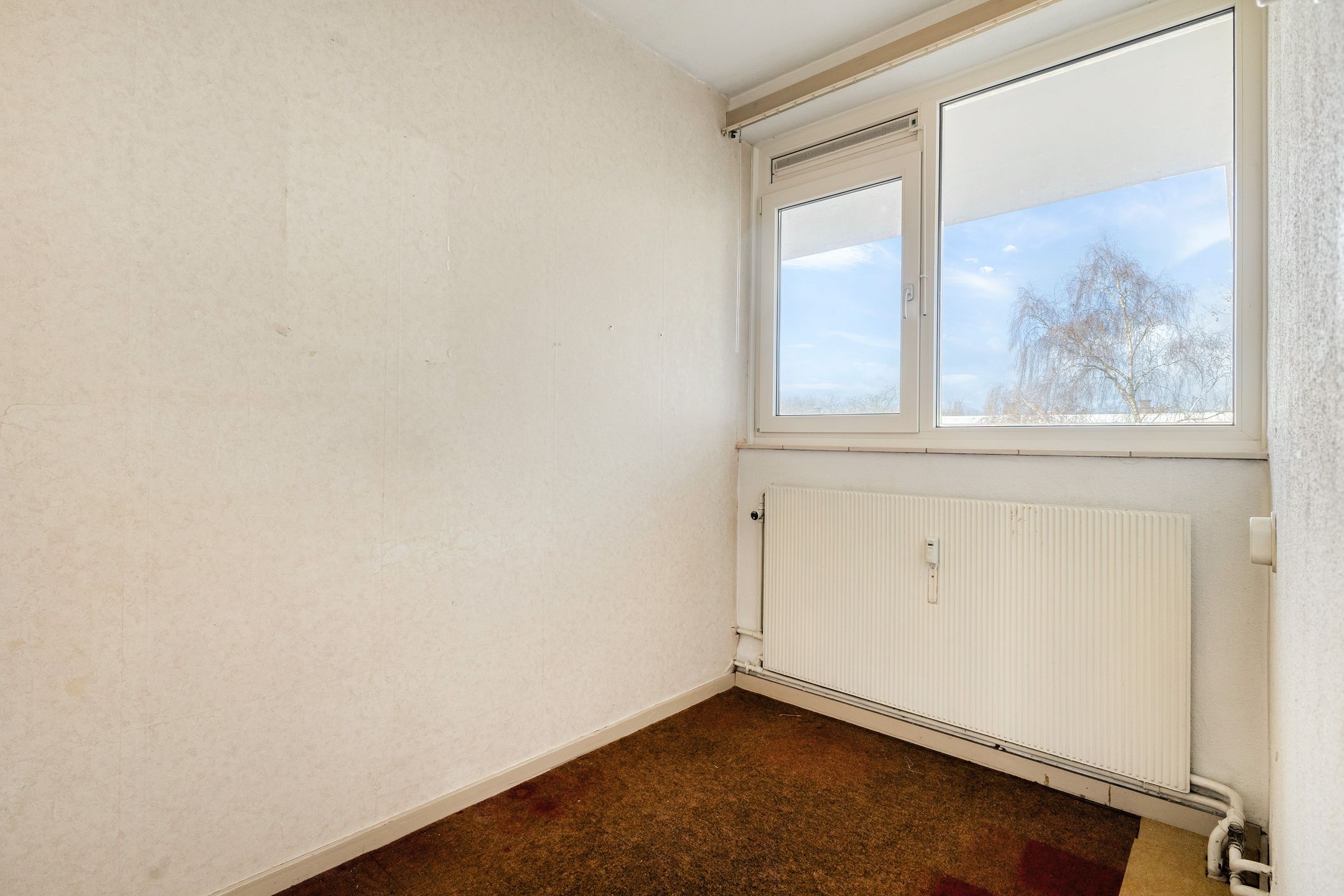 Spacious 4-Room Apartment with Balcony and Free View — 24