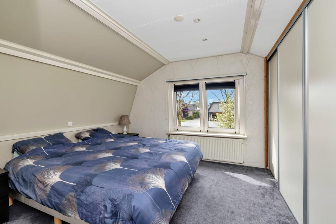 Vrijstaand wonen met aanbouw, royale schuur en verrassend diepe tuin — 22