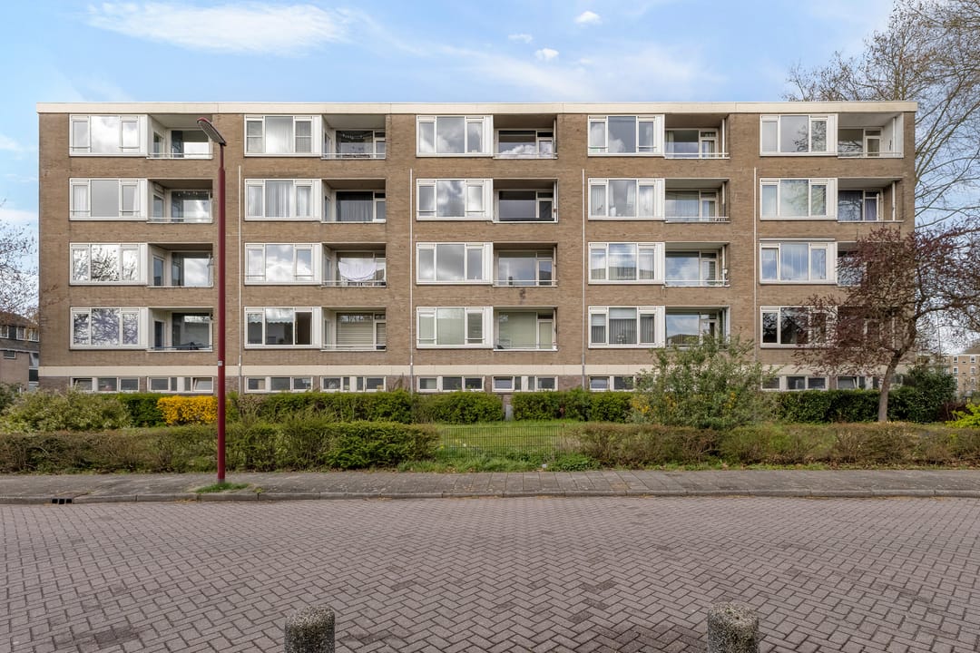 Spacious 4-Room Apartment with Balcony and Free View — 28