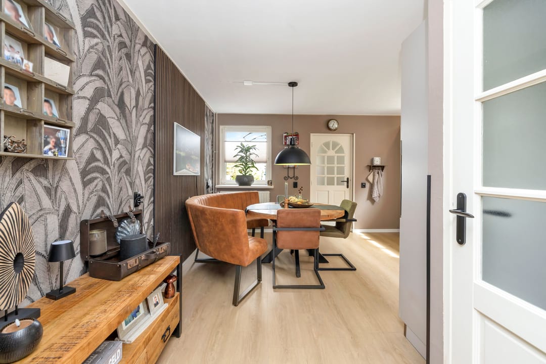 Vrijstaand wonen met aanbouw, royale schuur en verrassend diepe tuin — 16