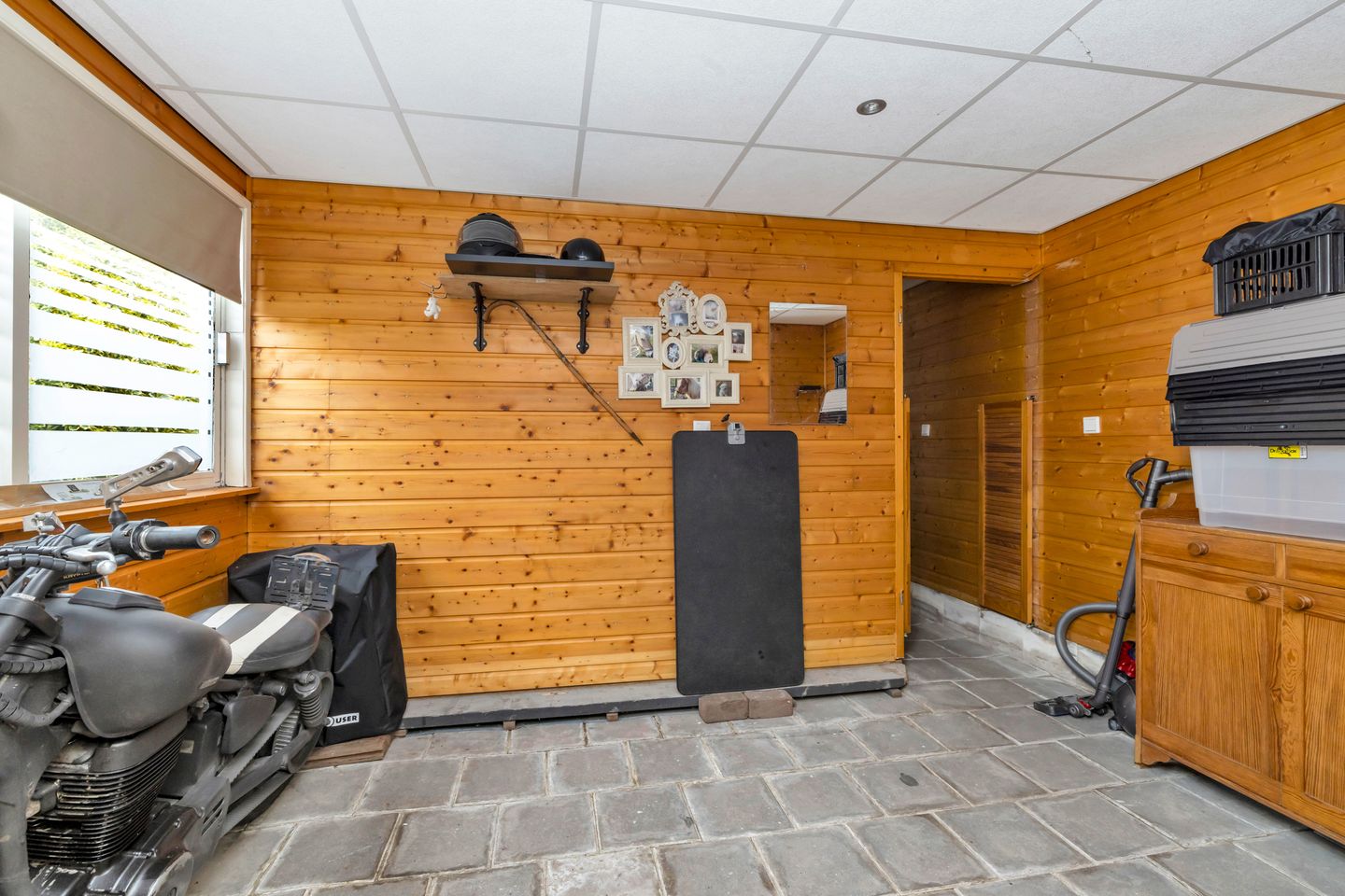 Vrijstaand wonen met aanbouw, royale schuur en verrassend diepe tuin — 35