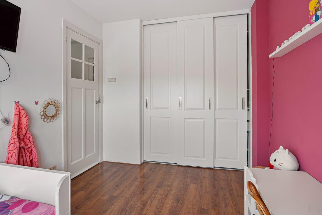 Well-Maintained Upper-Floor Apartment with Three Bedrooms in Rotterdam Overschie — 28