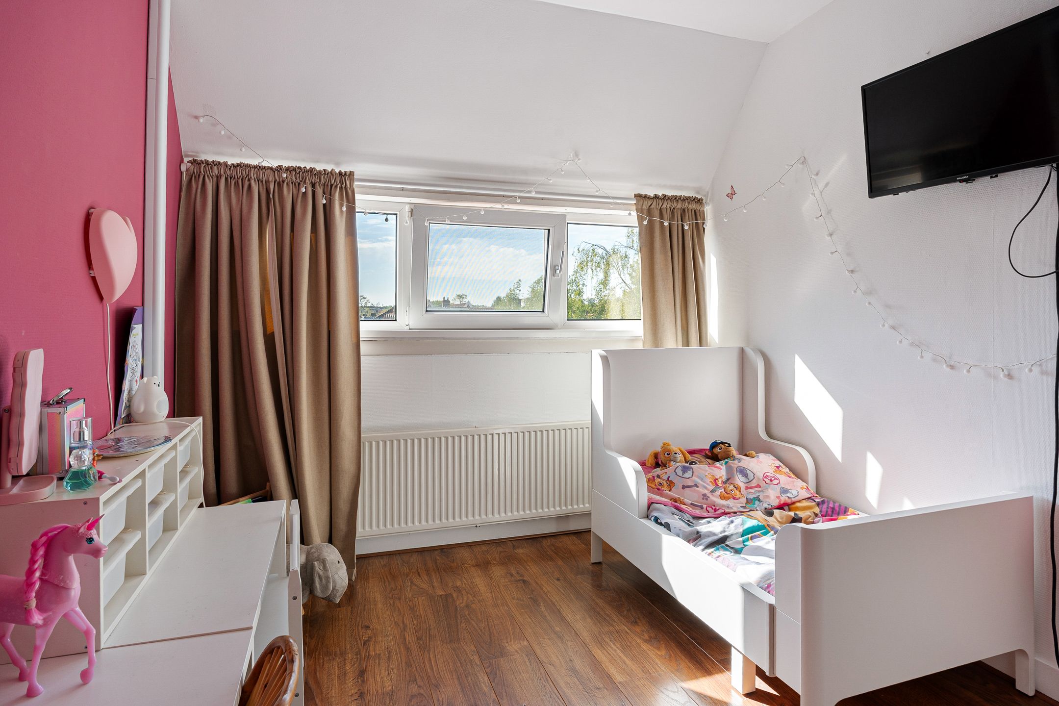 Well-Maintained Upper-Floor Apartment with Three Bedrooms in Rotterdam Overschie — 27