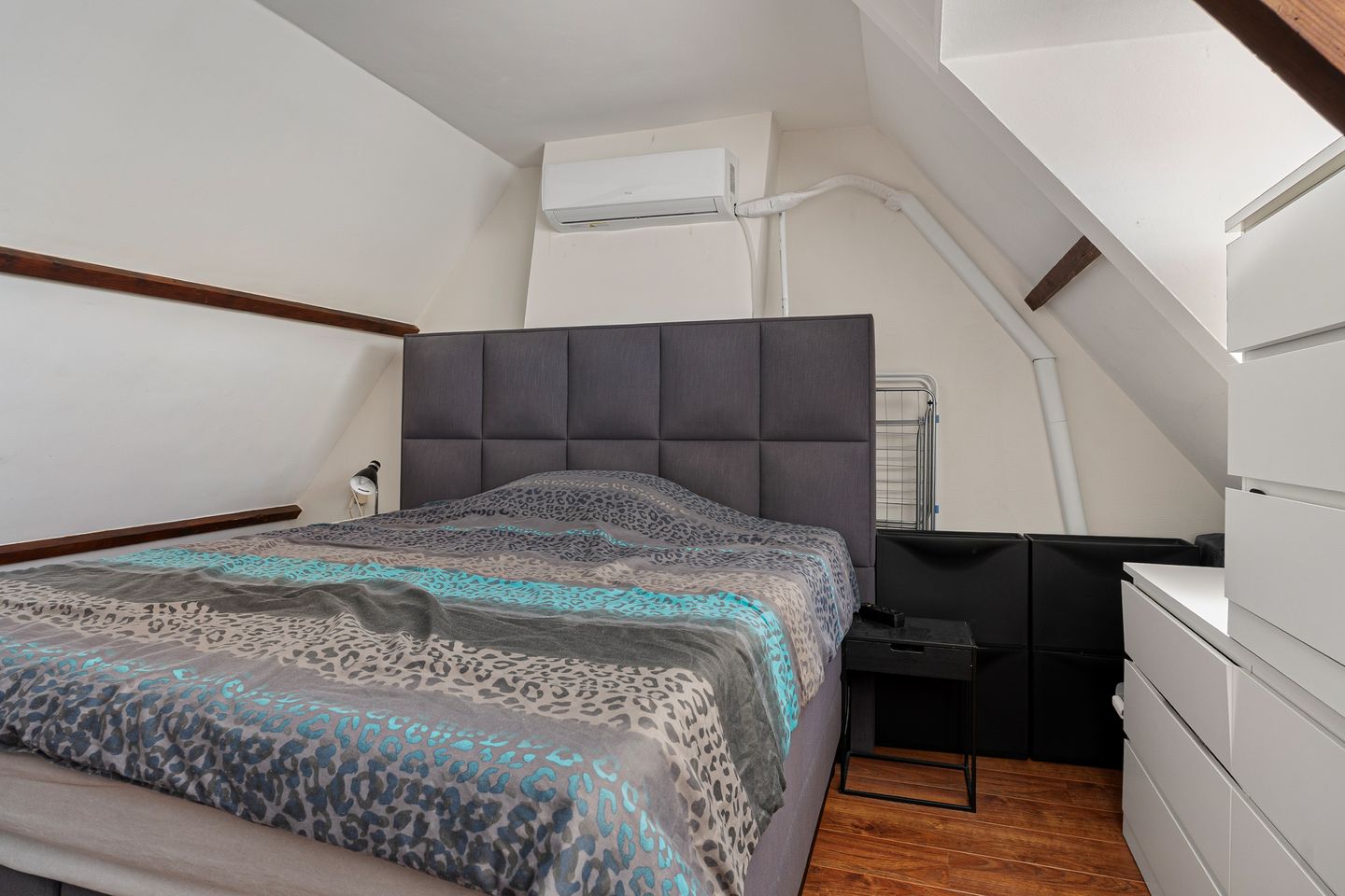 Well-Maintained Upper-Floor Apartment with Three Bedrooms in Rotterdam Overschie — 35