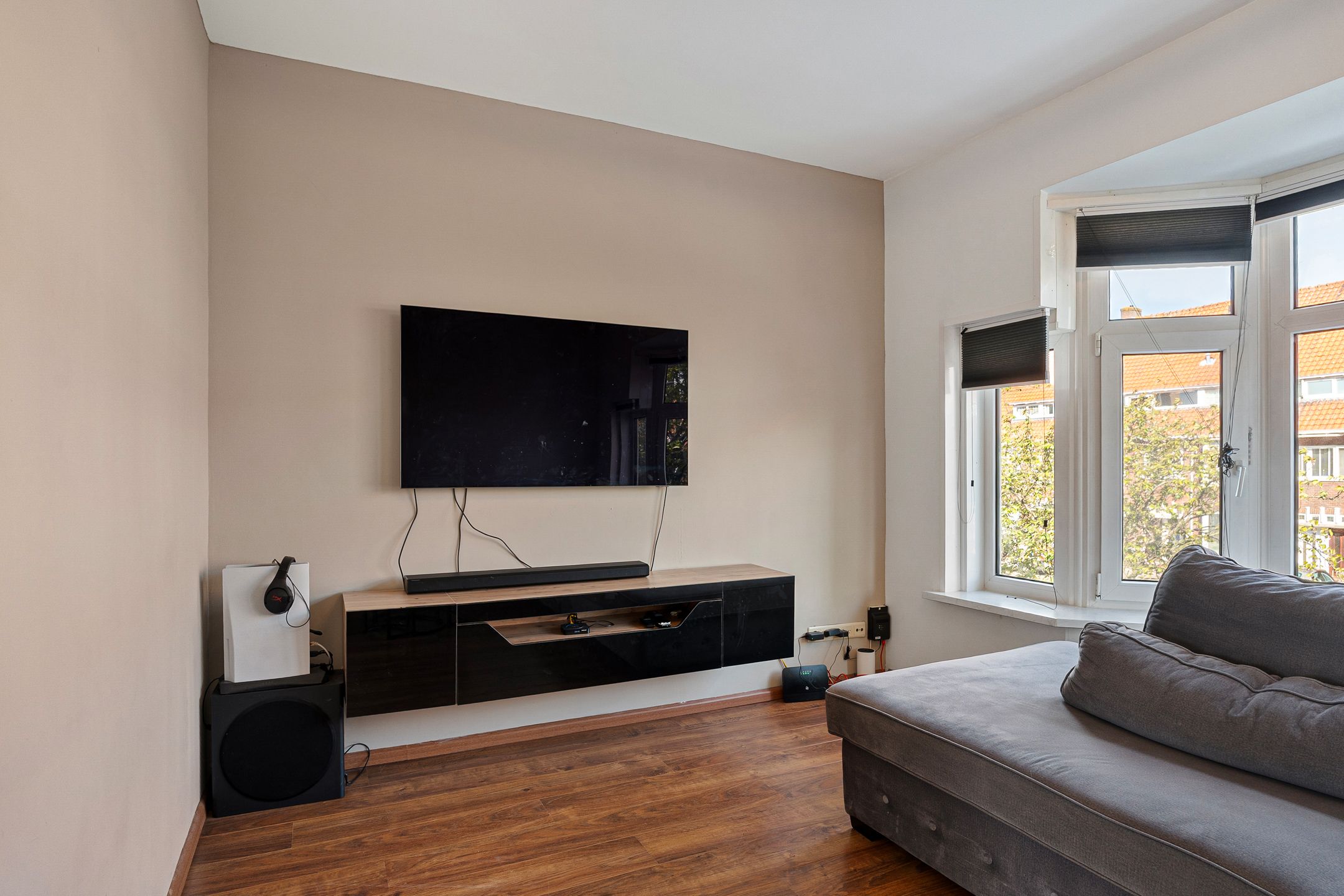 Well-Maintained Upper-Floor Apartment with Three Bedrooms in Rotterdam Overschie — 12