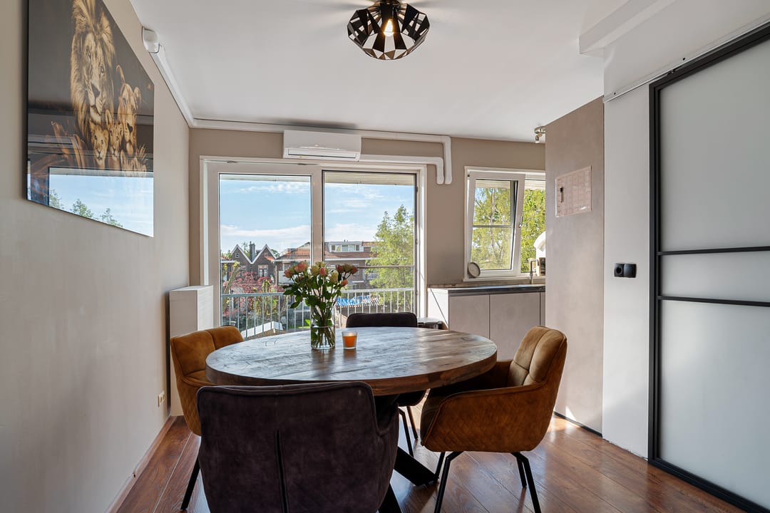 Well-Maintained Upper-Floor Apartment with Three Bedrooms in Rotterdam Overschie — 16