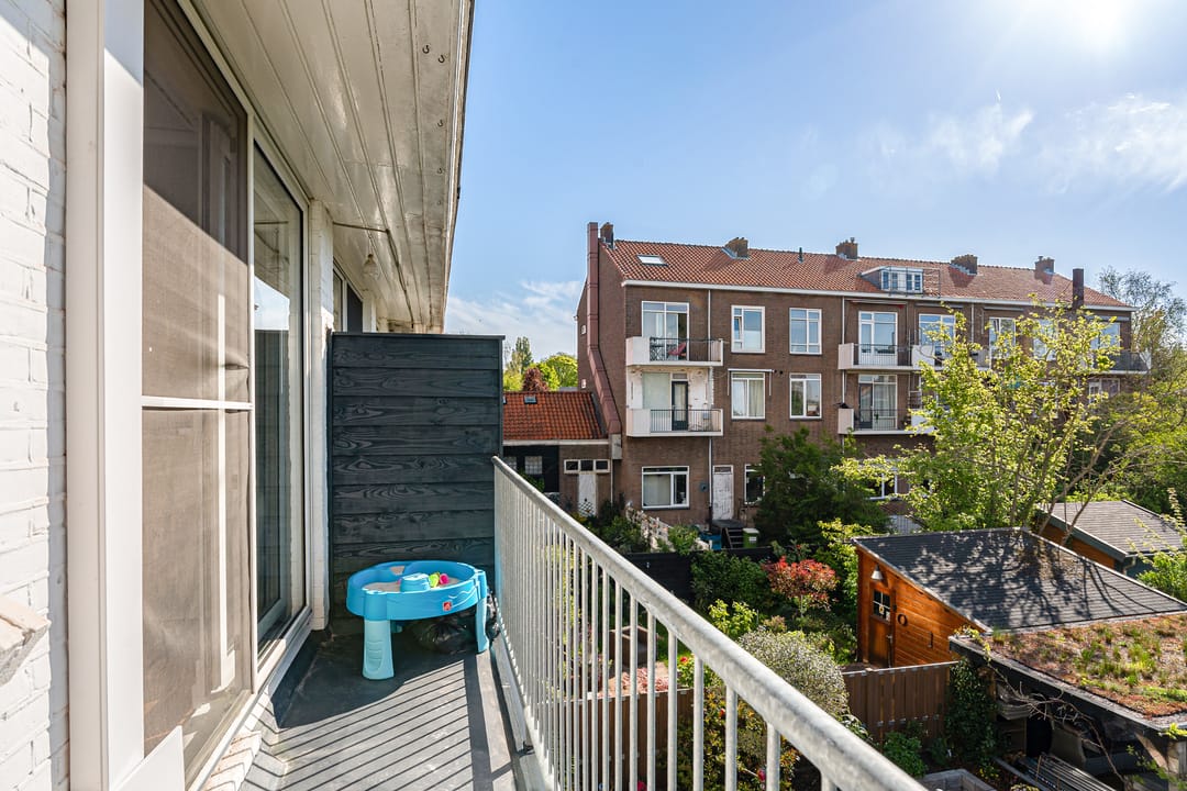 Well-Maintained Upper-Floor Apartment with Three Bedrooms in Rotterdam Overschie — 23