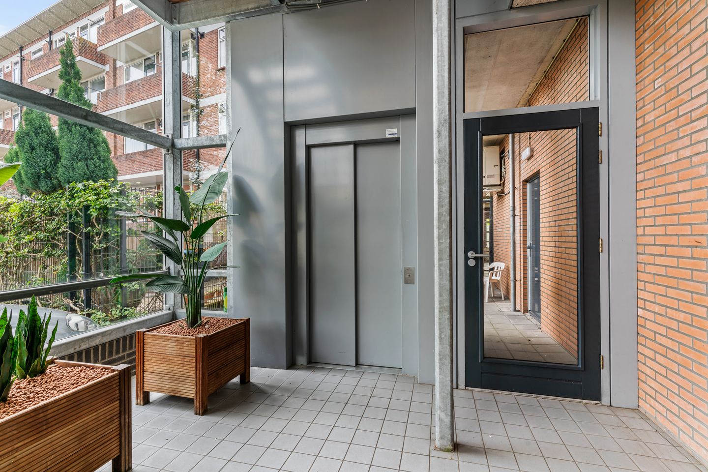 Photo 14 of Van der Horststraat 33