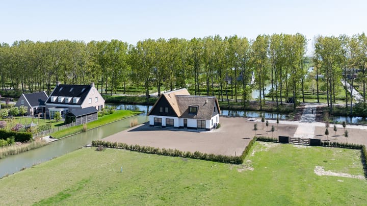 Photo 2 of Ambachtsheerenlaan 5-B