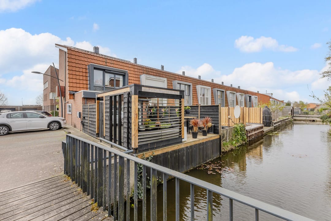 Spacious and modern corner house with extension in Assendelft — 17