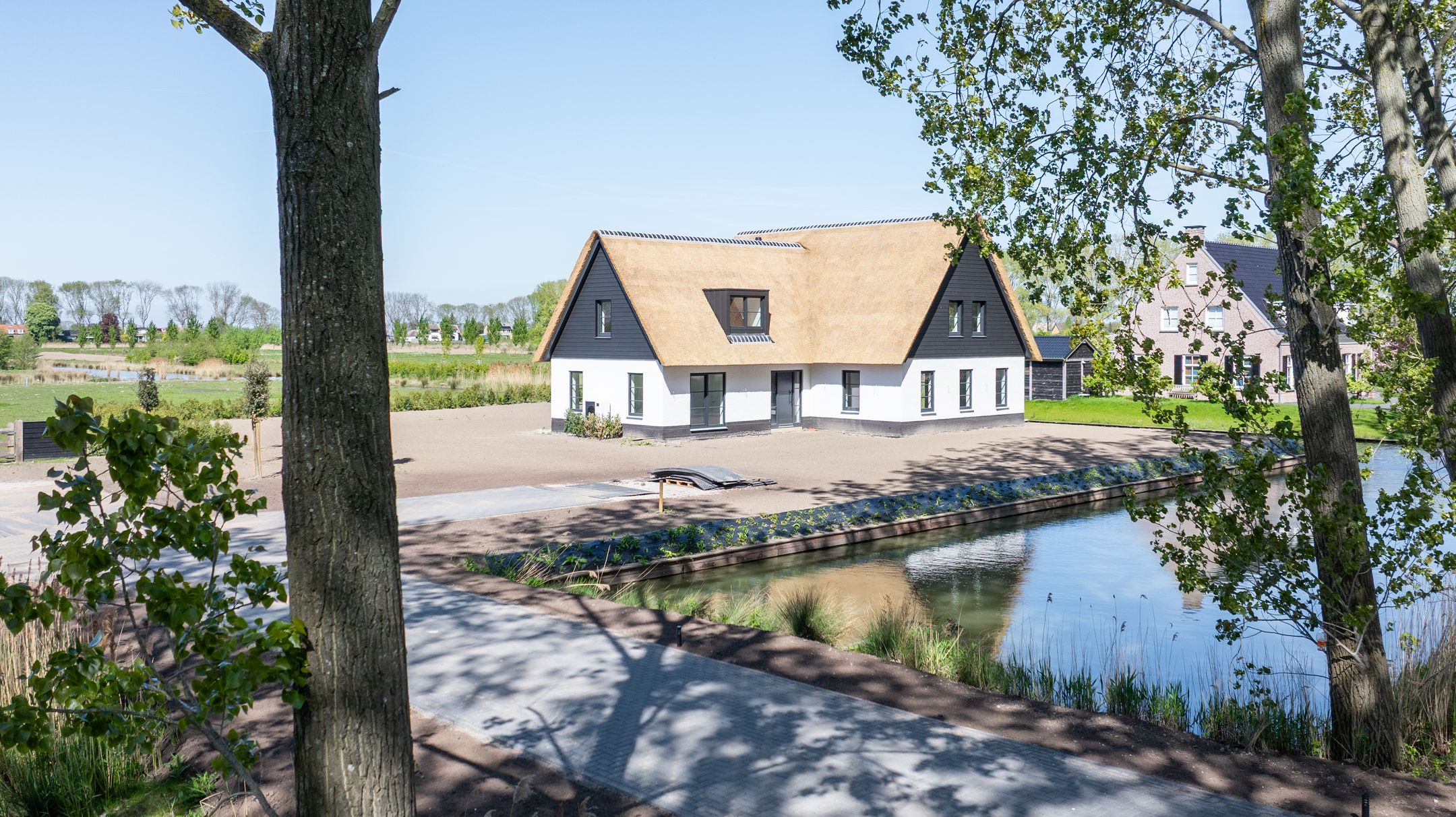 Ambachtsheerenlaan 5 Numansdorp - Aanzicht 4
