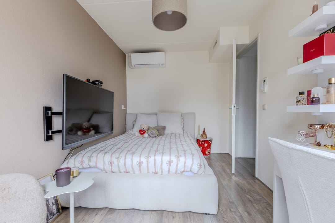 Spacious and modern corner house with extension in Assendelft — 22