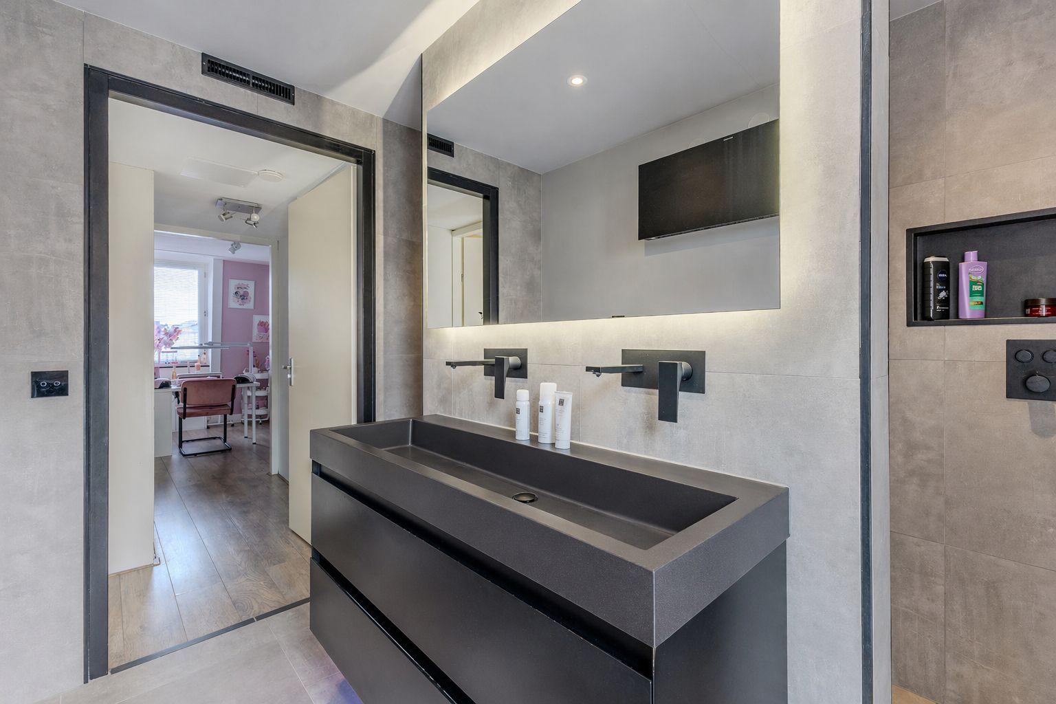 Spacious and modern corner house with extension in Assendelft — 27