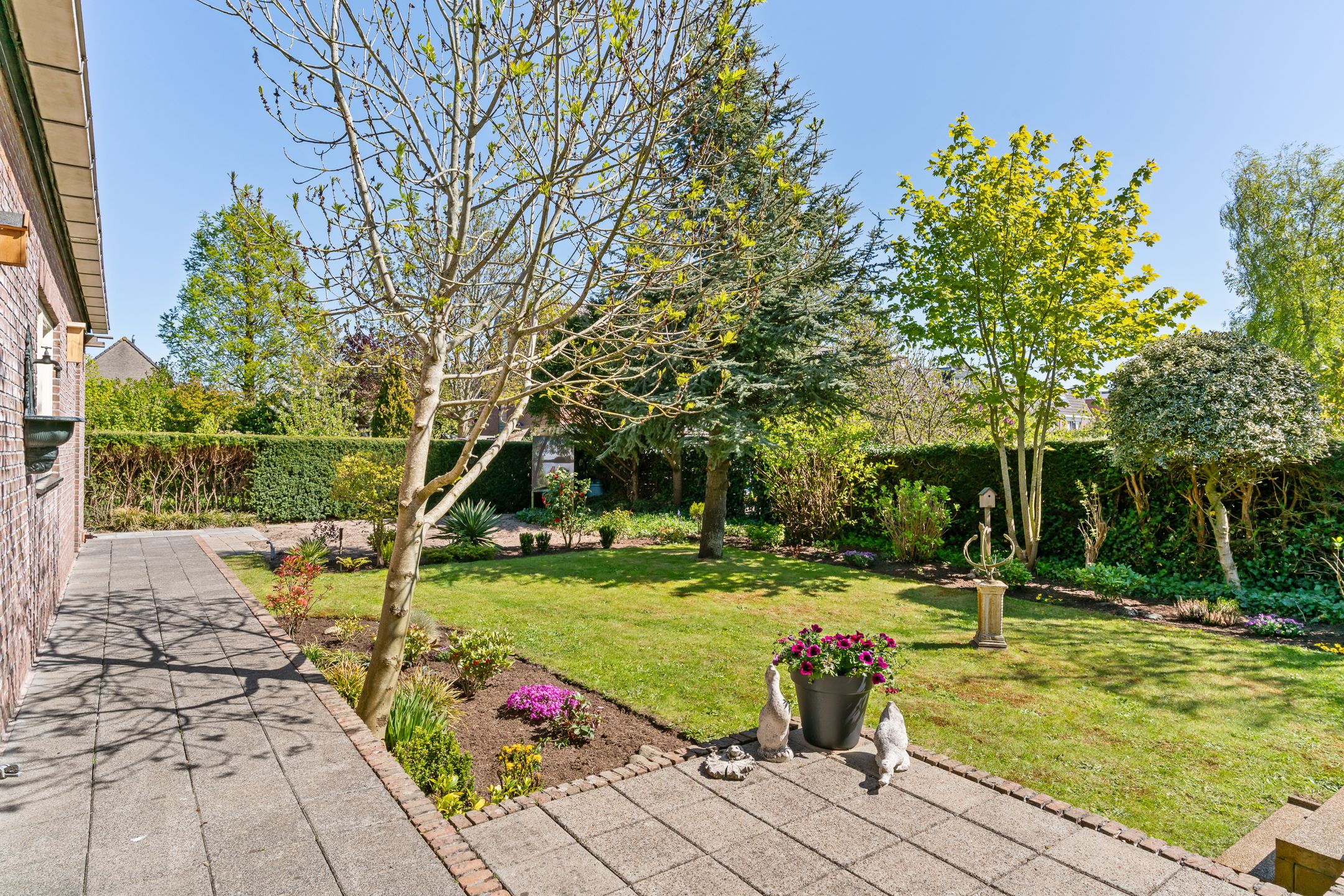 Detached Residence with Private Garden and Double Garage in Limmen — 45