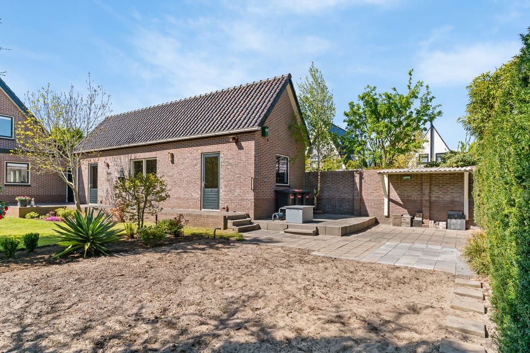 Detached Residence with Private Garden and Double Garage in Limmen — 41