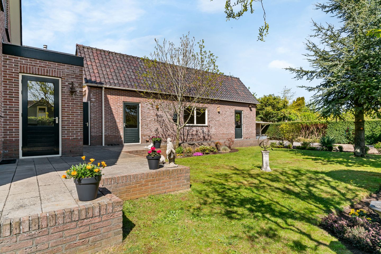 Detached Residence with Private Garden and Double Garage in Limmen — 40