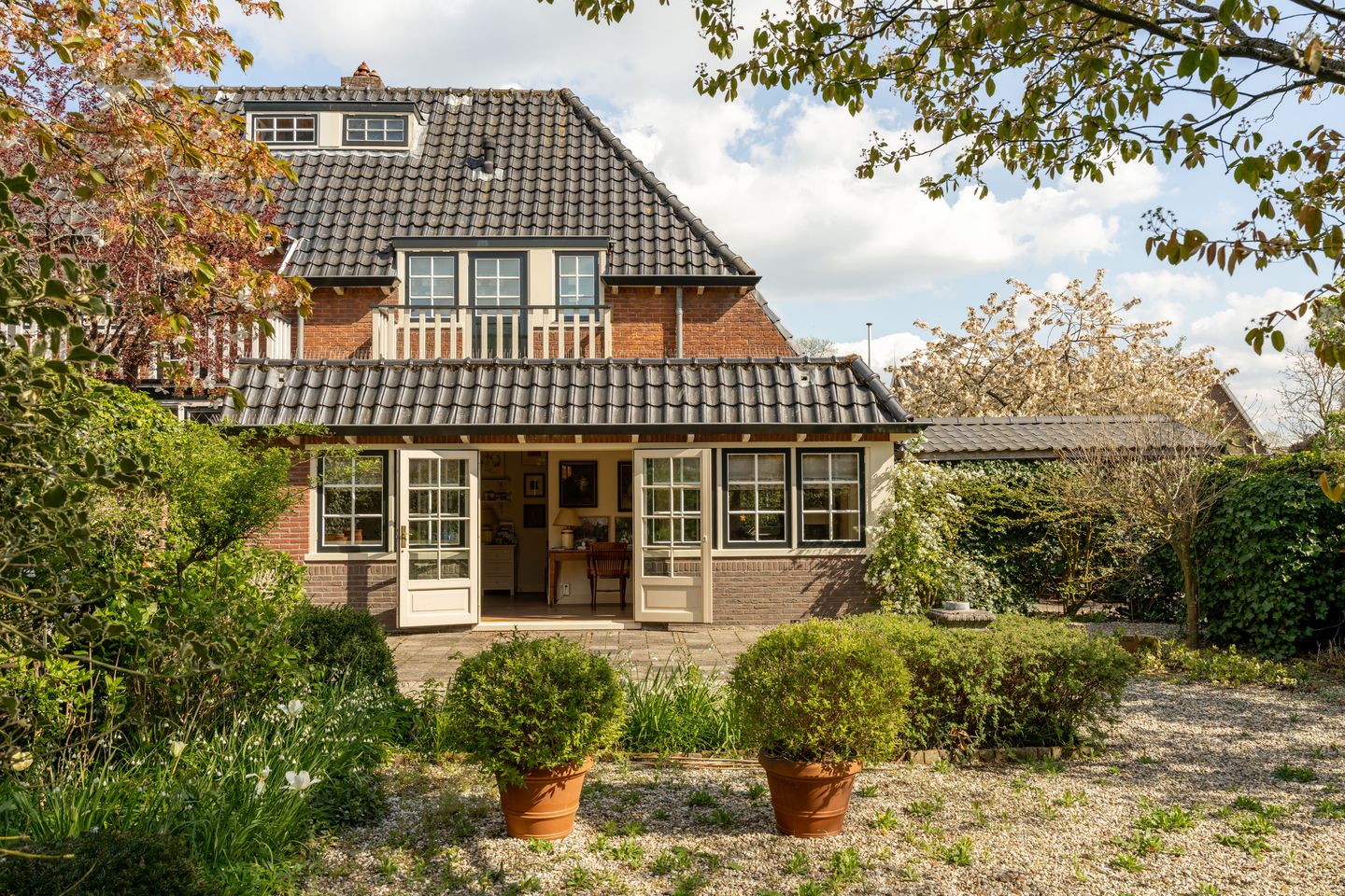 Charming semi-detached home in the heart of Laren with sunny garden and spacious interior — 29