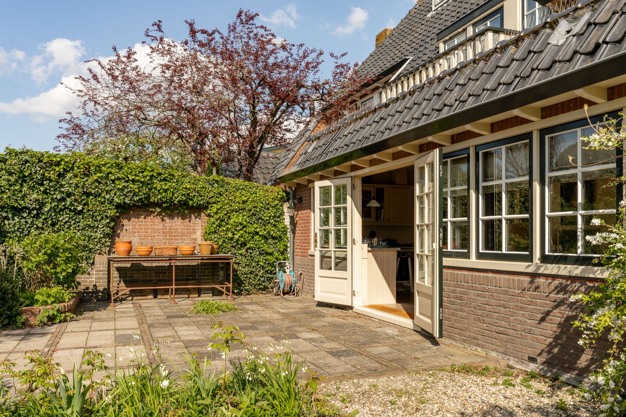 Charming semi-detached home in the heart of Laren with sunny garden and spacious interior — 30