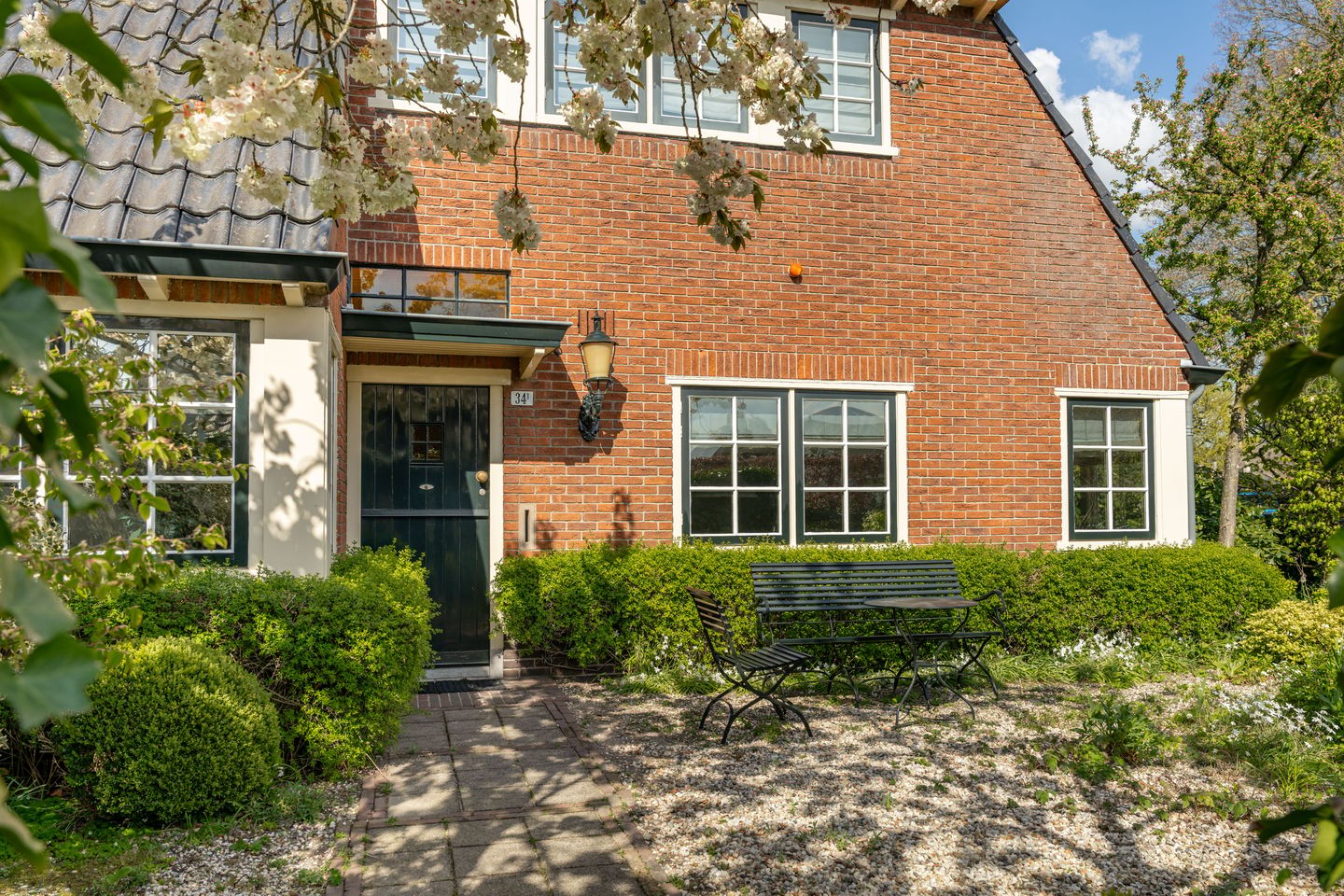 Charming semi-detached home in the heart of Laren with sunny garden and spacious interior — 35