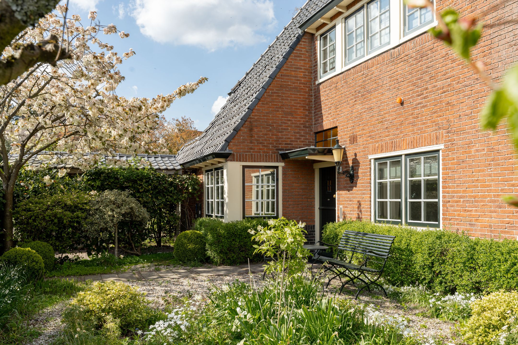 Charming semi-detached home in the heart of Laren with sunny garden and spacious interior — 36