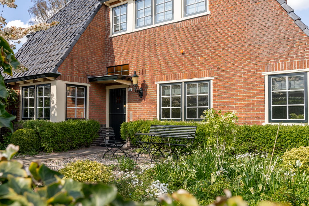Charming semi-detached home in the heart of Laren with sunny garden and spacious interior — 37