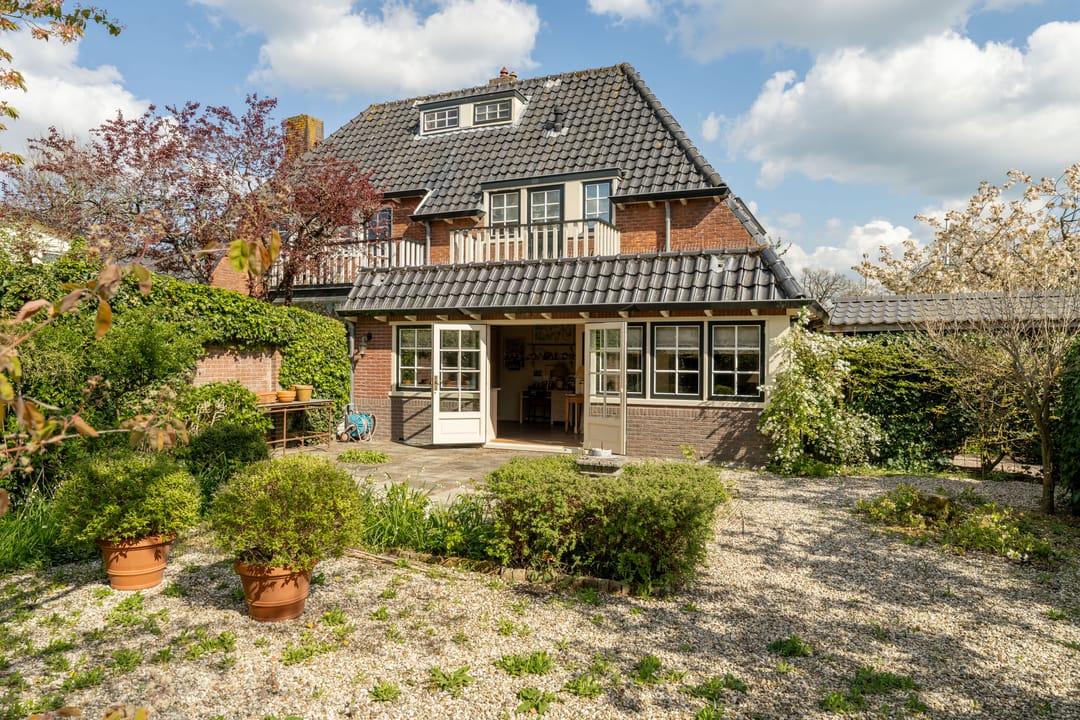 Charming semi-detached home in the heart of Laren with sunny garden and spacious interior — 28