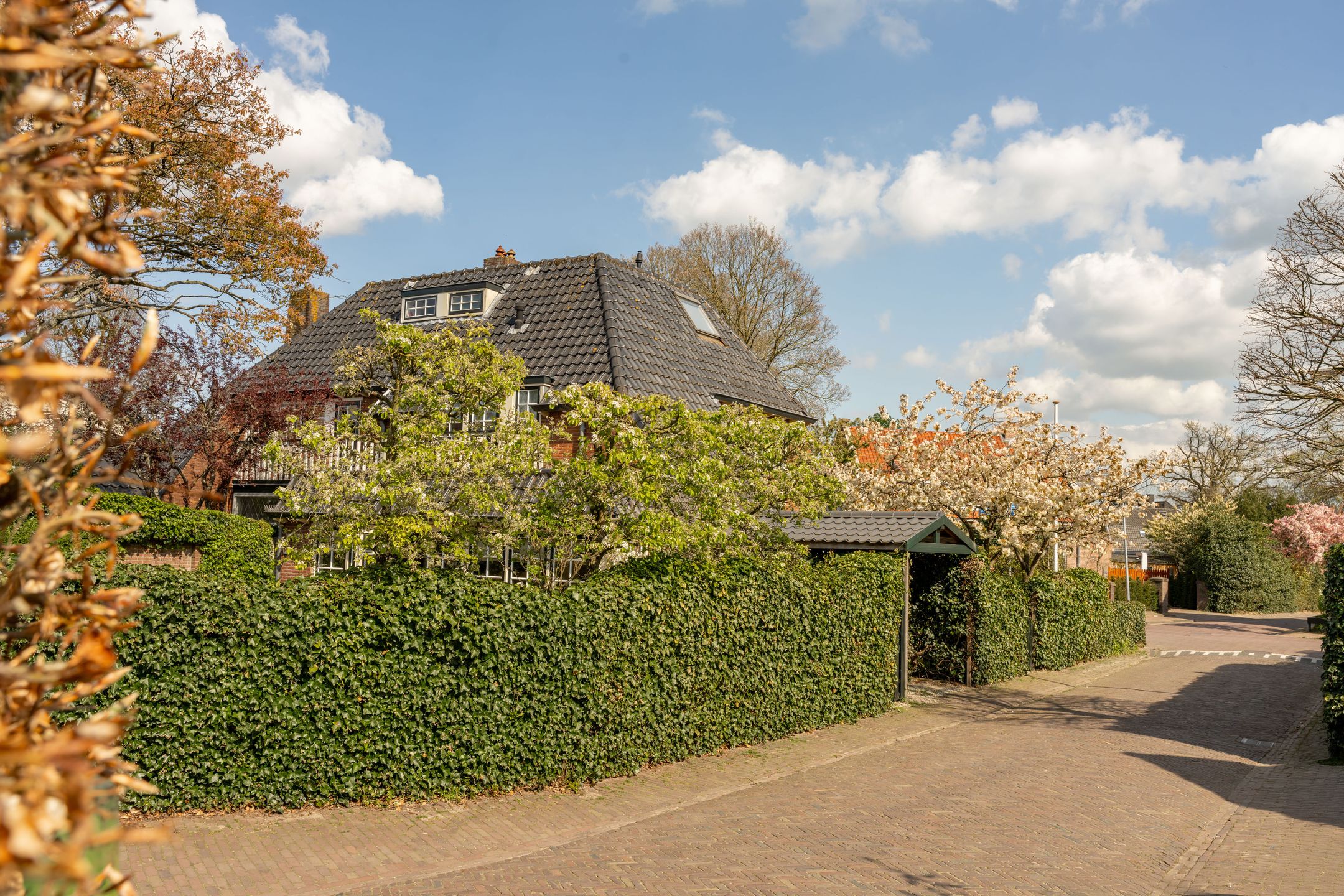 Charming semi-detached home in the heart of Laren with sunny garden and spacious interior — 39