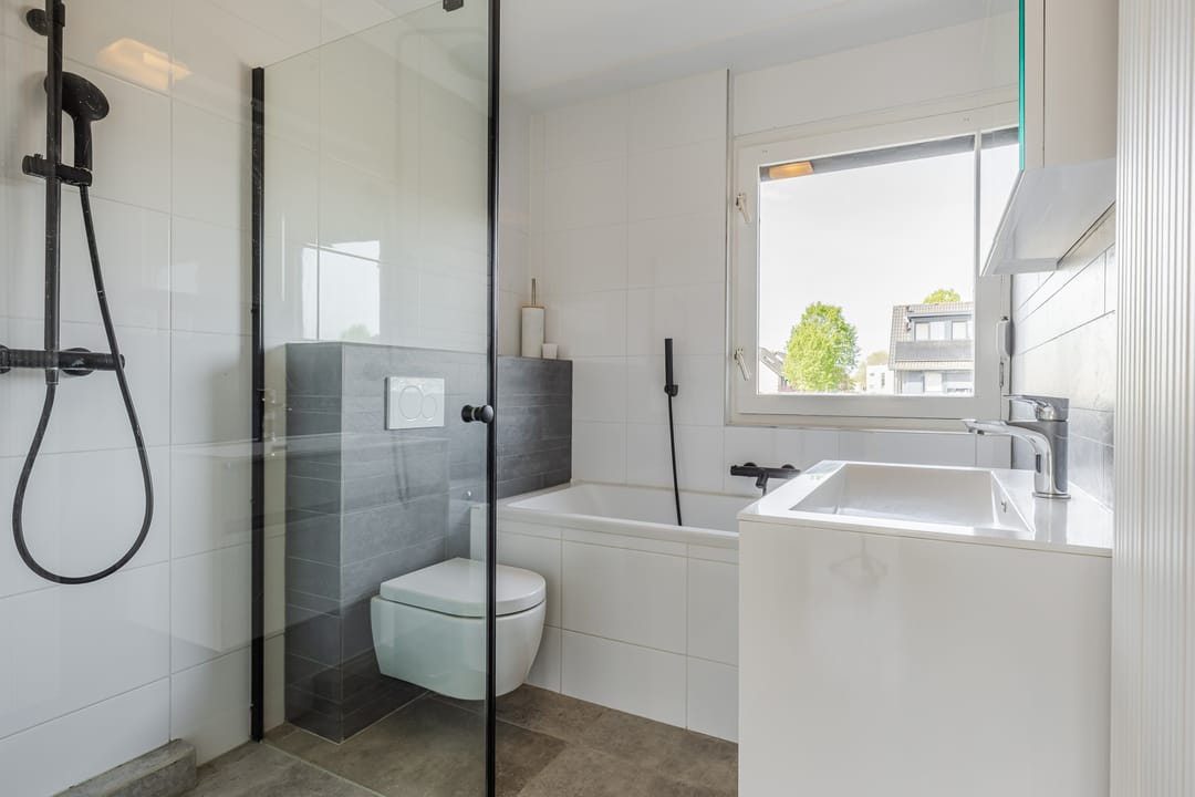 Modernised end house with 4 bedrooms, A+ energy label and sunny garden in family-friendly Reeshof — 17