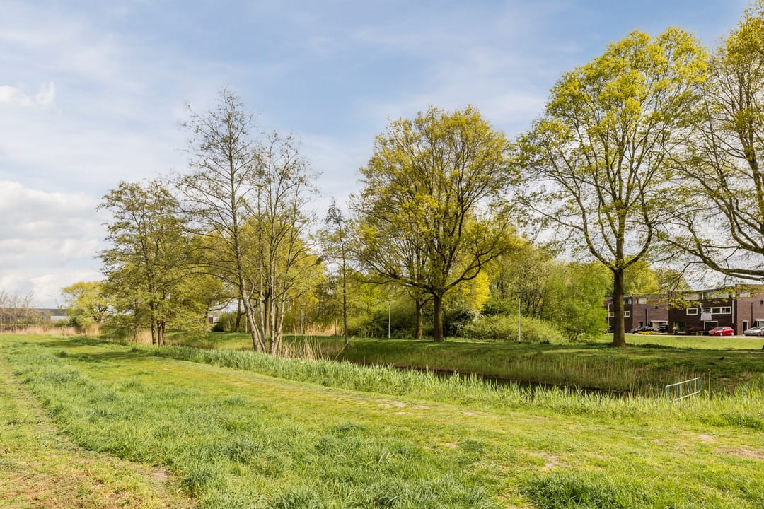 Modernised end house with 4 bedrooms, A+ energy label and sunny garden in family-friendly Reeshof — 28