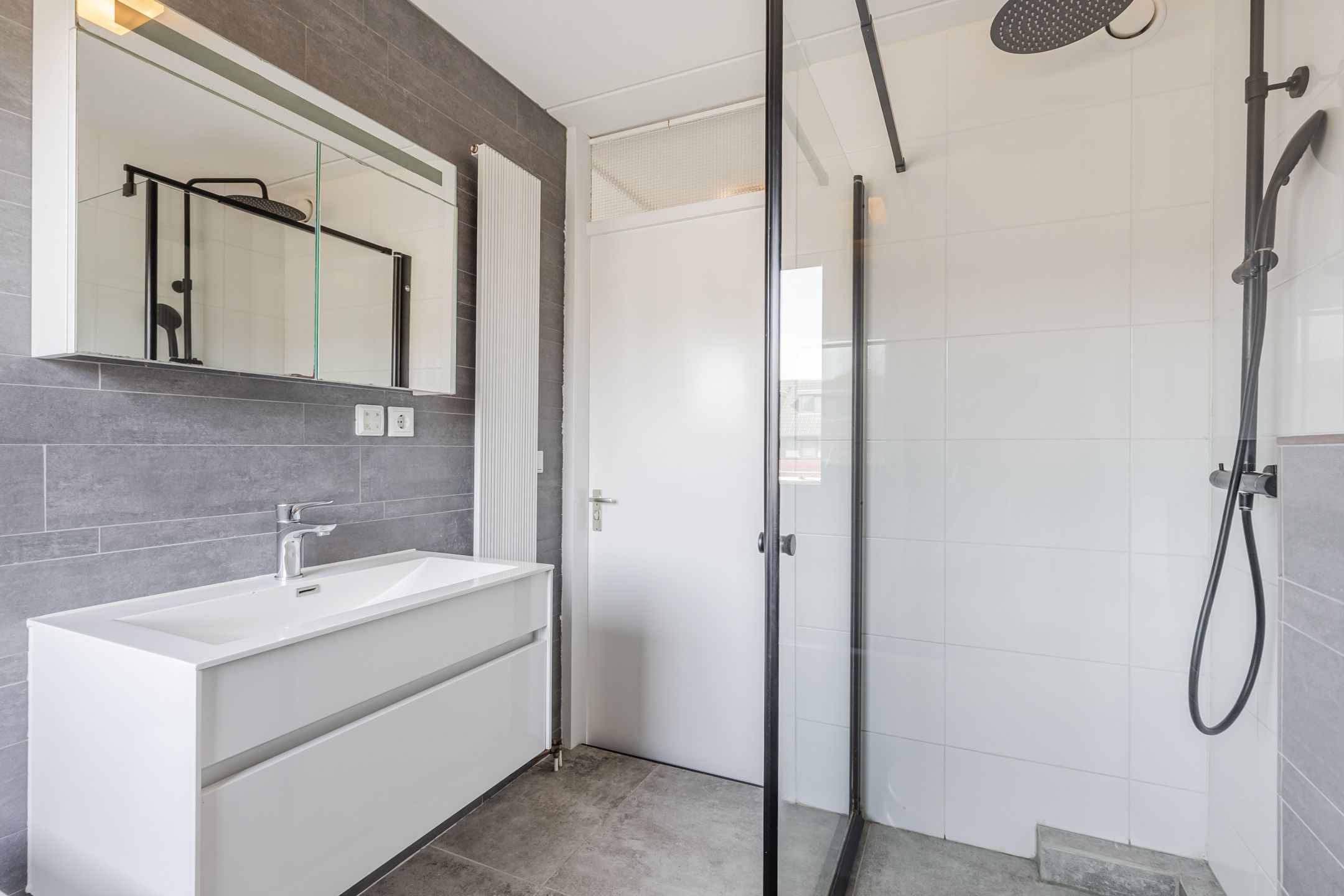 Modernised end house with 4 bedrooms, A+ energy label and sunny garden in family-friendly Reeshof — 18