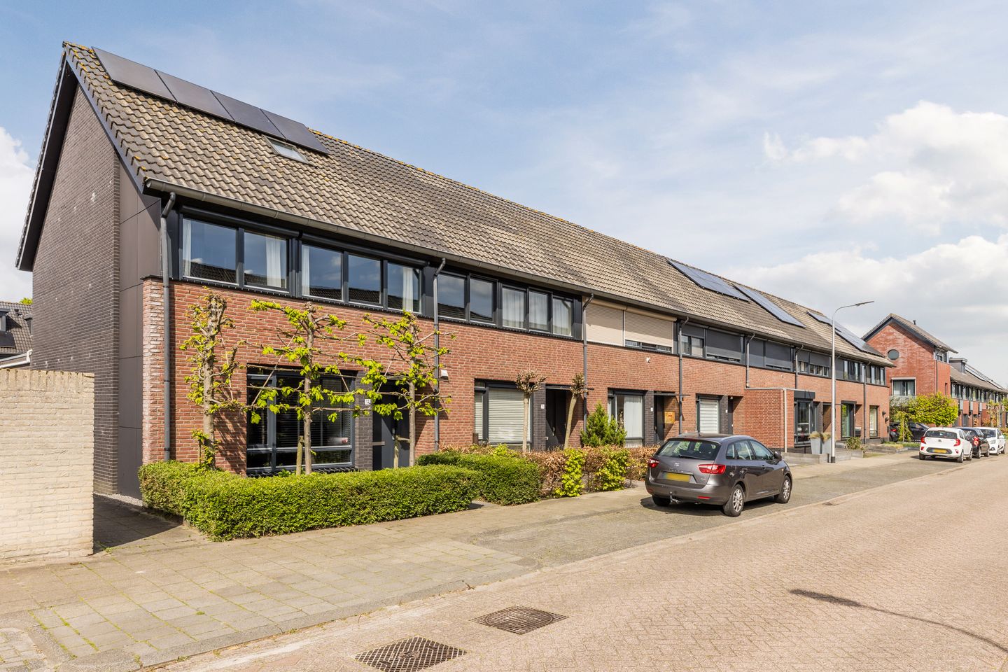 Modernised end house with 4 bedrooms, A+ energy label and sunny garden in family-friendly Reeshof — 25