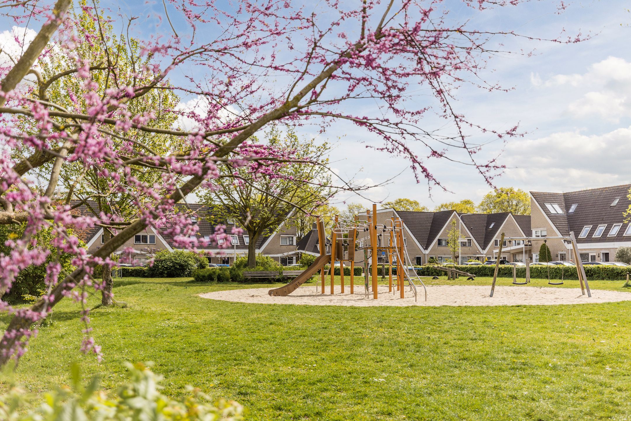 Modernised end house with 4 bedrooms, A+ energy label and sunny garden in family-friendly Reeshof — 27
