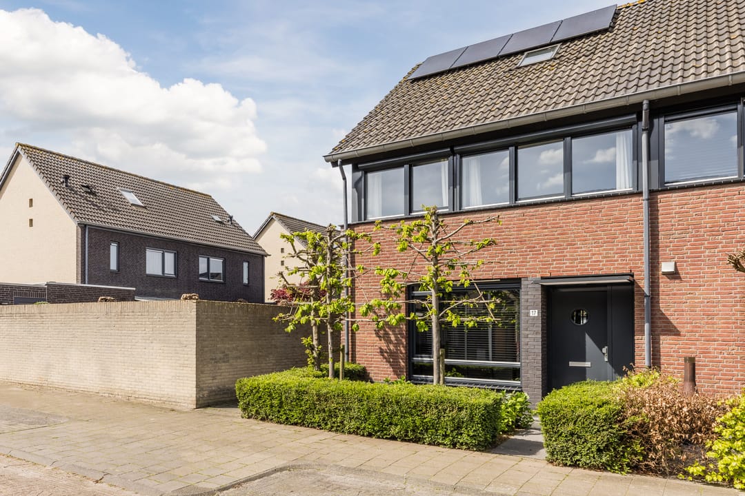 Modernised end house with 4 bedrooms, A+ energy label and sunny garden in family-friendly Reeshof — 26