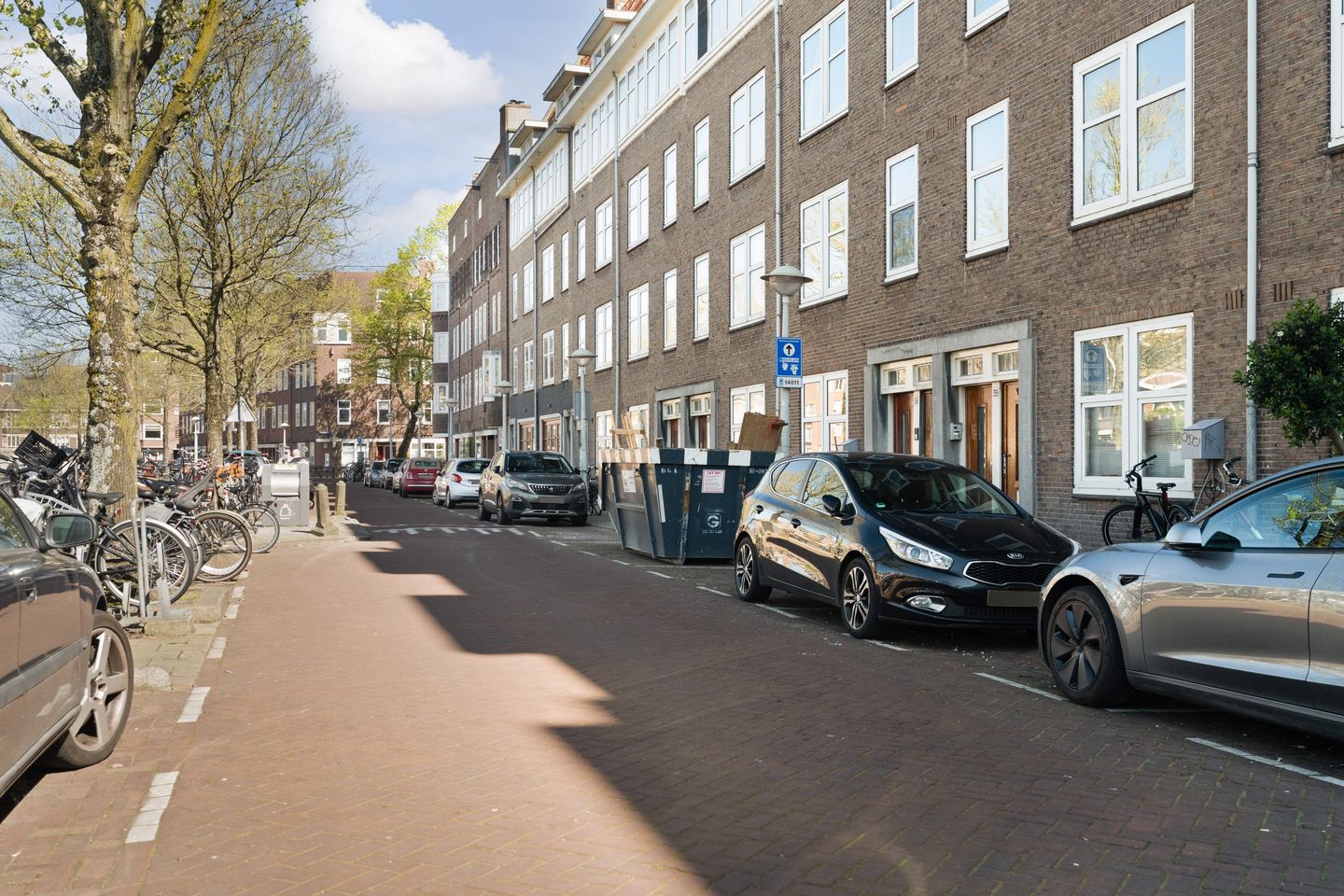 Light Renovated Apartment with South-Facing Balcony and 3-Room Potential — 29