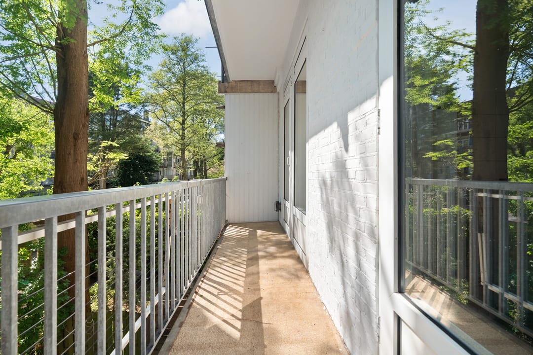 Light Renovated Apartment with South-Facing Balcony and 3-Room Potential — 16