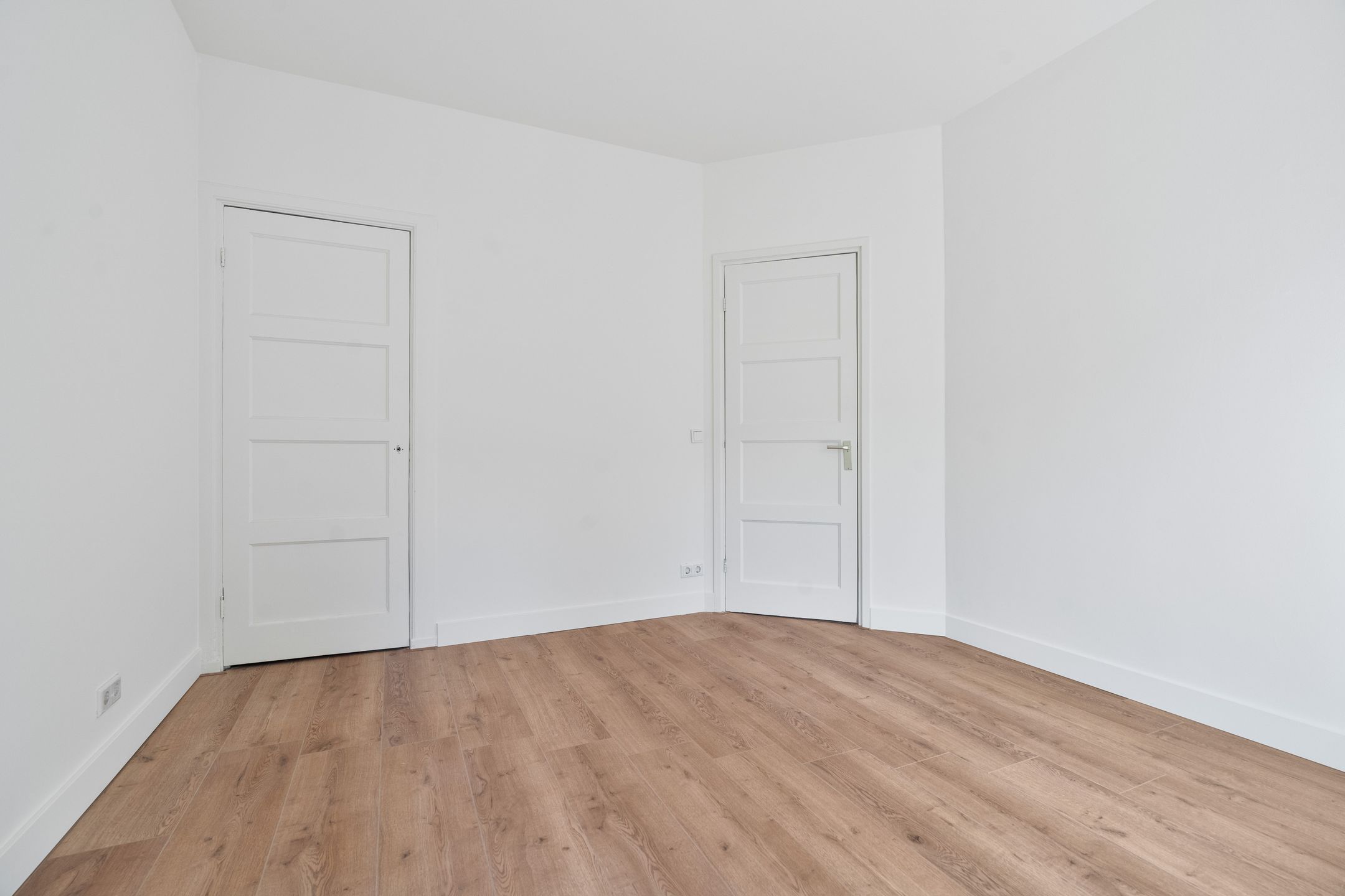 Light Renovated Apartment with South-Facing Balcony and 3-Room Potential — 24