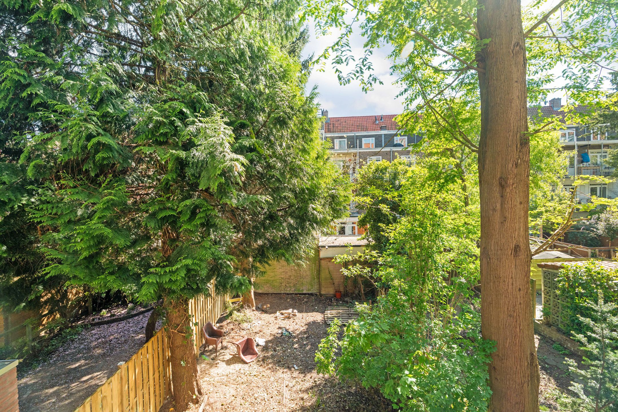 Light Renovated Apartment with South-Facing Balcony and 3-Room Potential — 18