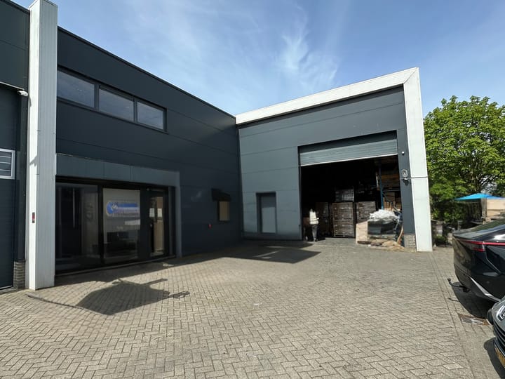 Lingewei 83, Tiel