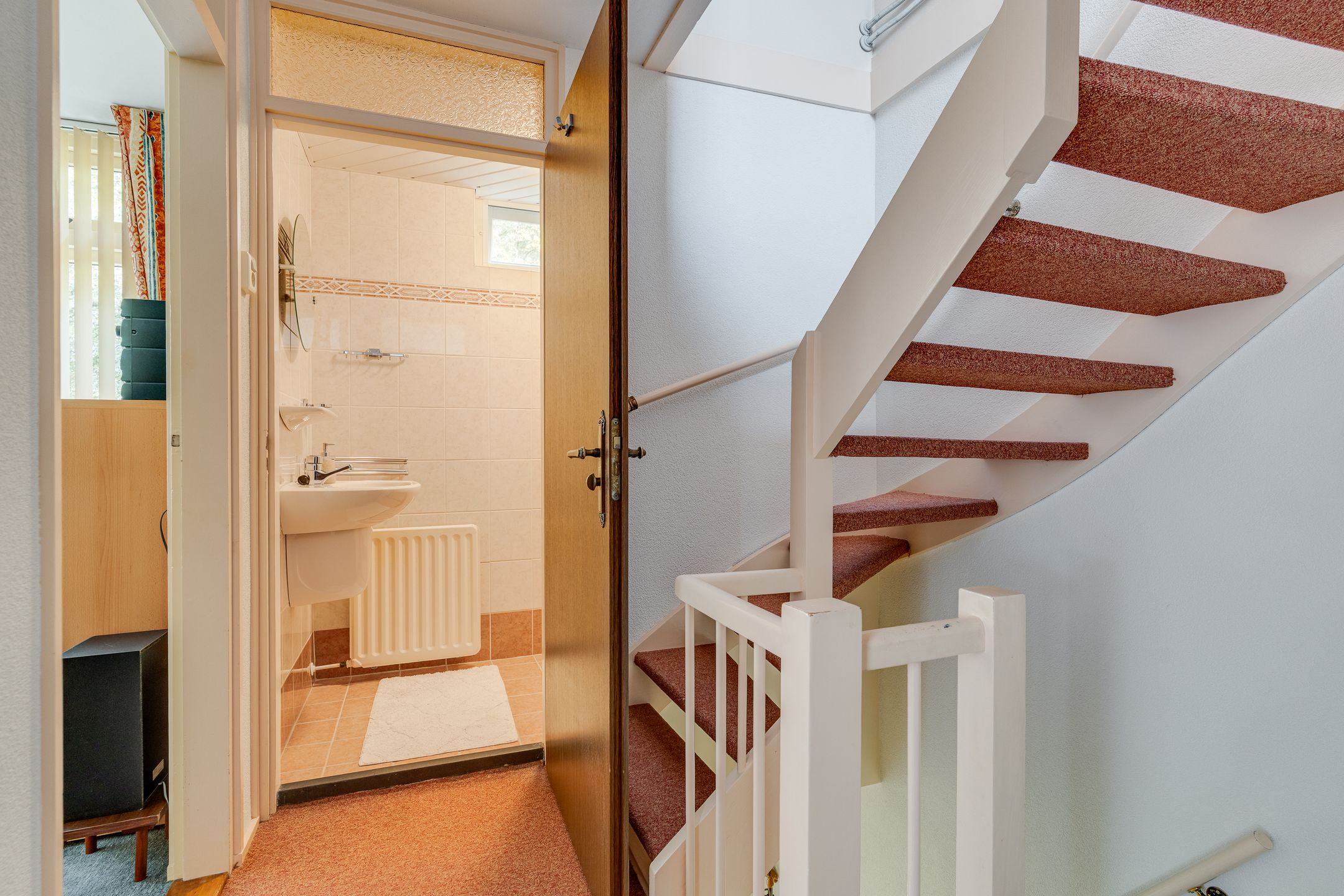 Spacious Corner Home with Garage and Private Parking in Nieuwegein — 30
