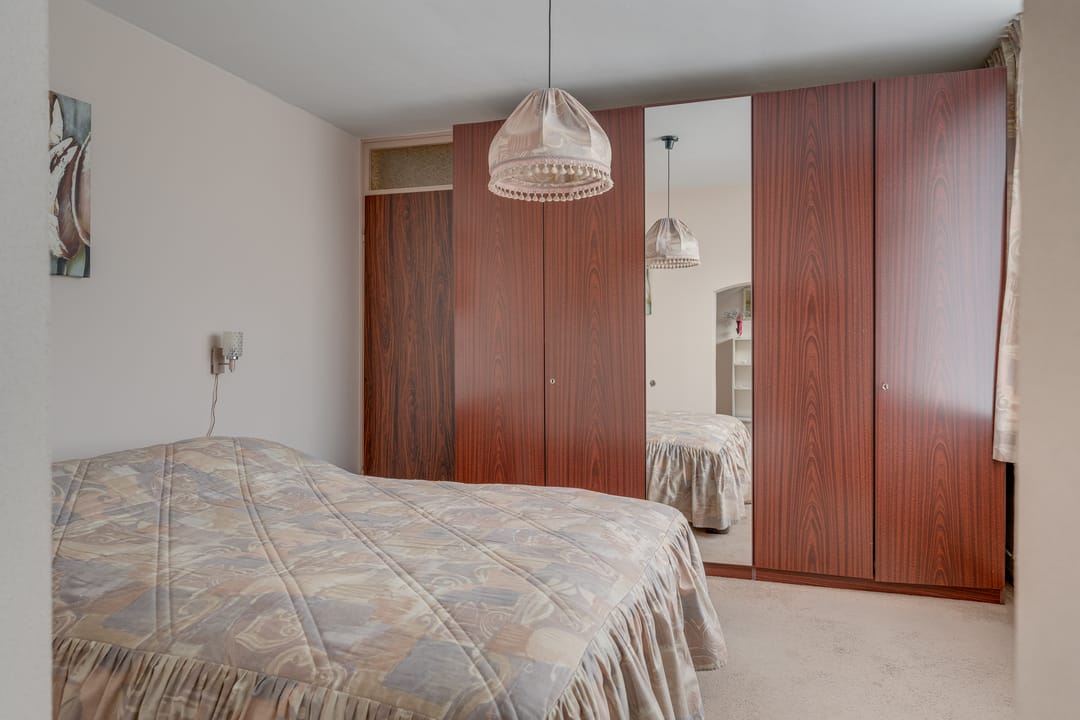 Spacious Corner Home with Garage and Private Parking in Nieuwegein — 22