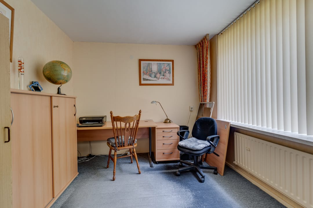 Spacious Corner Home with Garage and Private Parking in Nieuwegein — 26