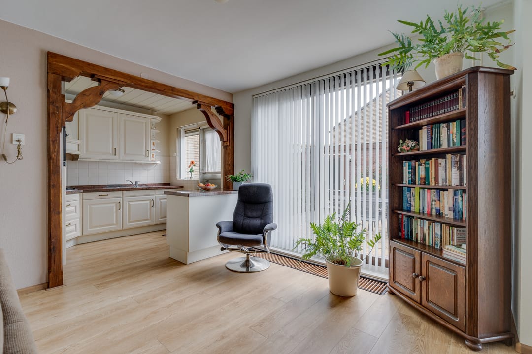 Spacious Corner Home with Garage and Private Parking in Nieuwegein — 13