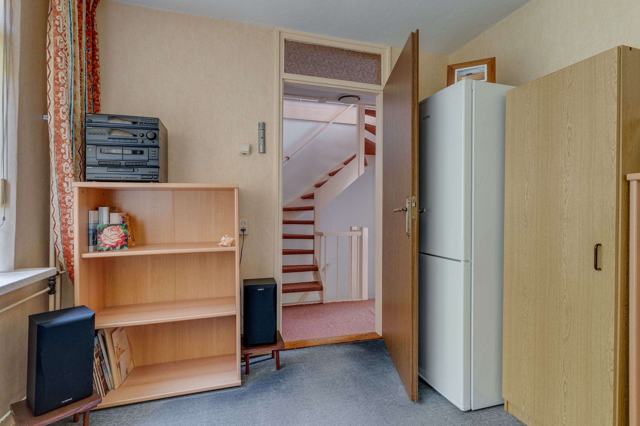 Spacious Corner Home with Garage and Private Parking in Nieuwegein — 27