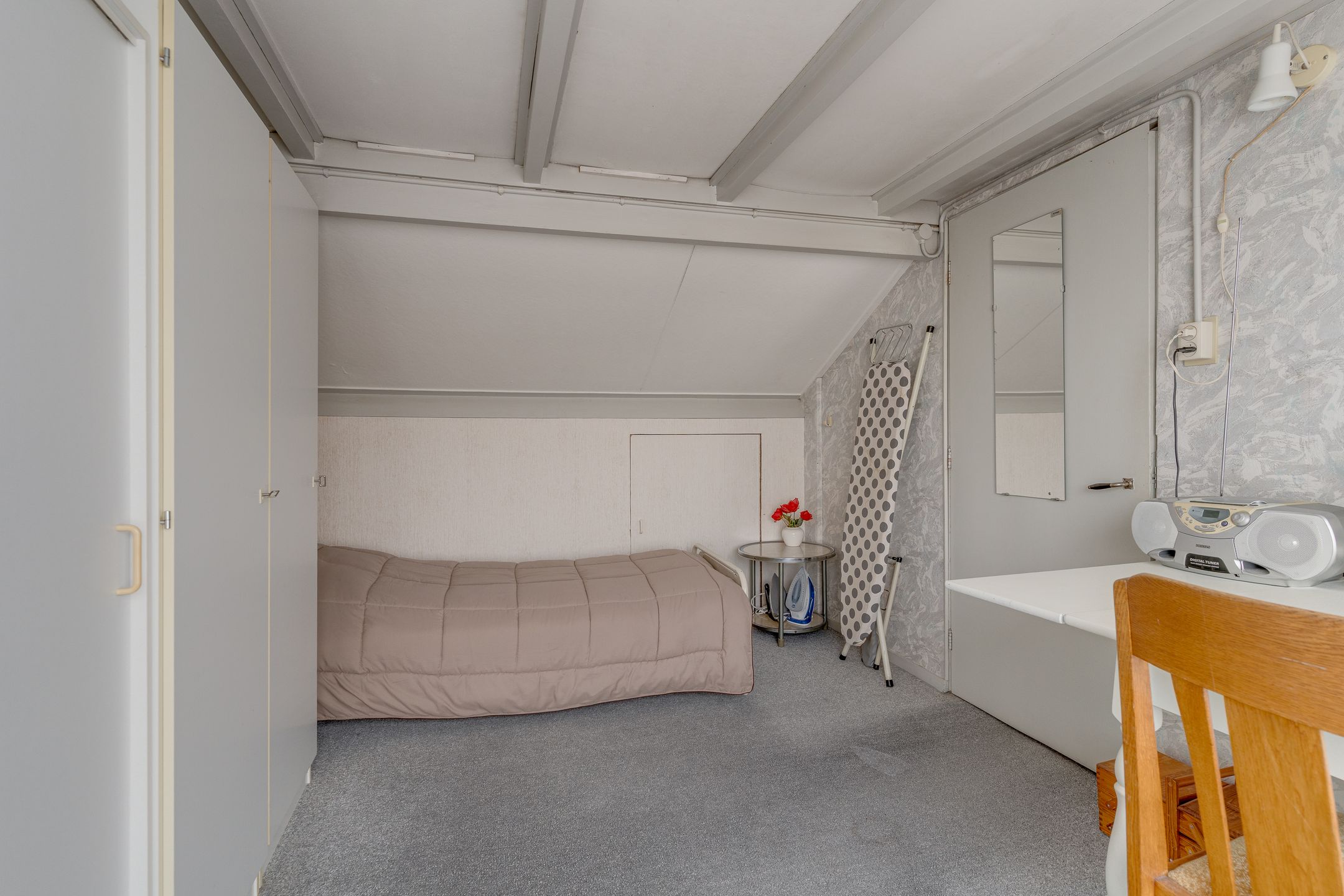 Spacious Corner Home with Garage and Private Parking in Nieuwegein — 33