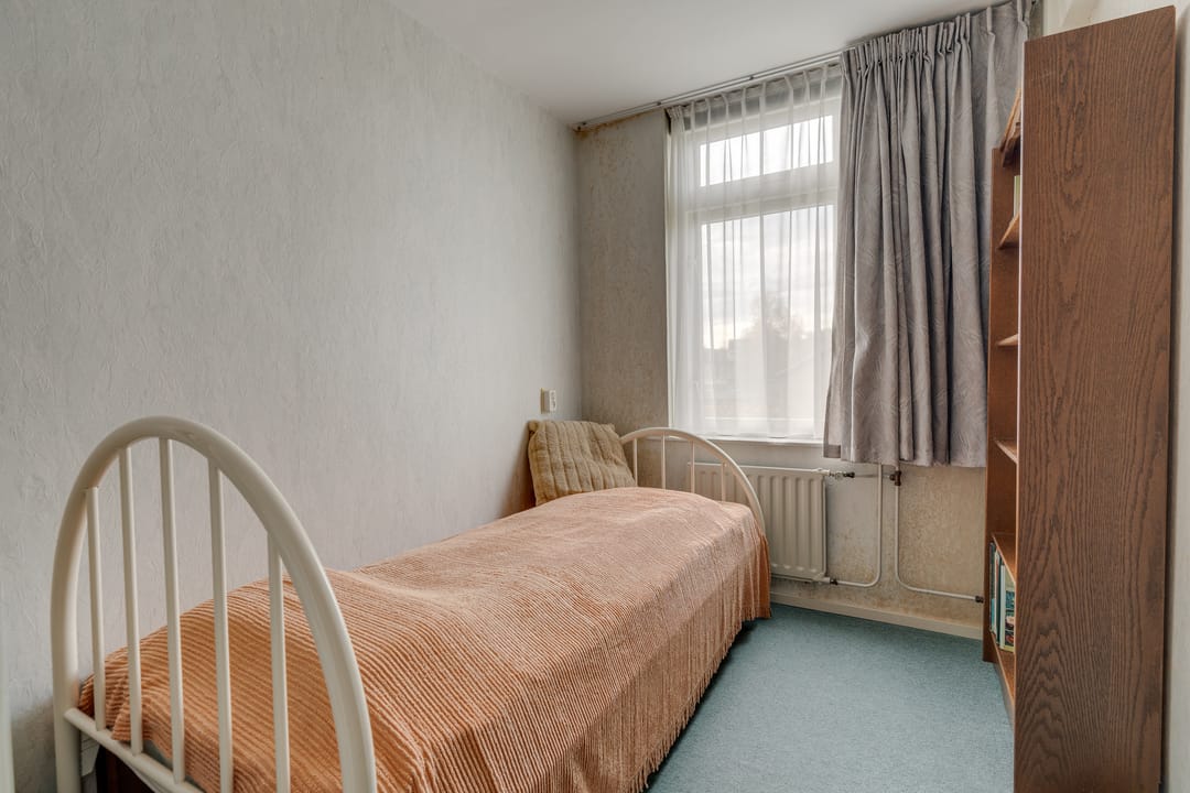 Spacious Corner Home with Garage and Private Parking in Nieuwegein — 28