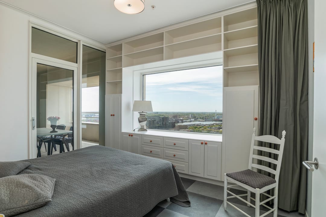 Luxury Apartment with Panoramic Views on the 23rd Floor in New Orleans Tower — 16