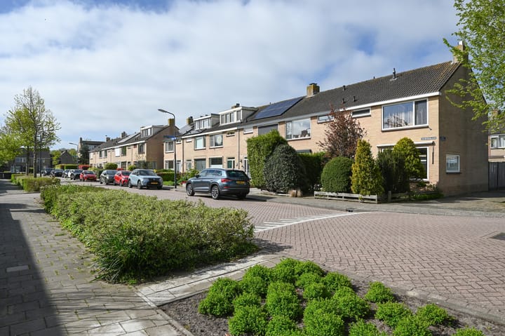 Tussenwoning te koop: Hendrik Willem Mesdaglaan 9, Nederhorst Den Berg